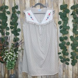 Ashley Taylor White Sleeveless Floral Night Gown